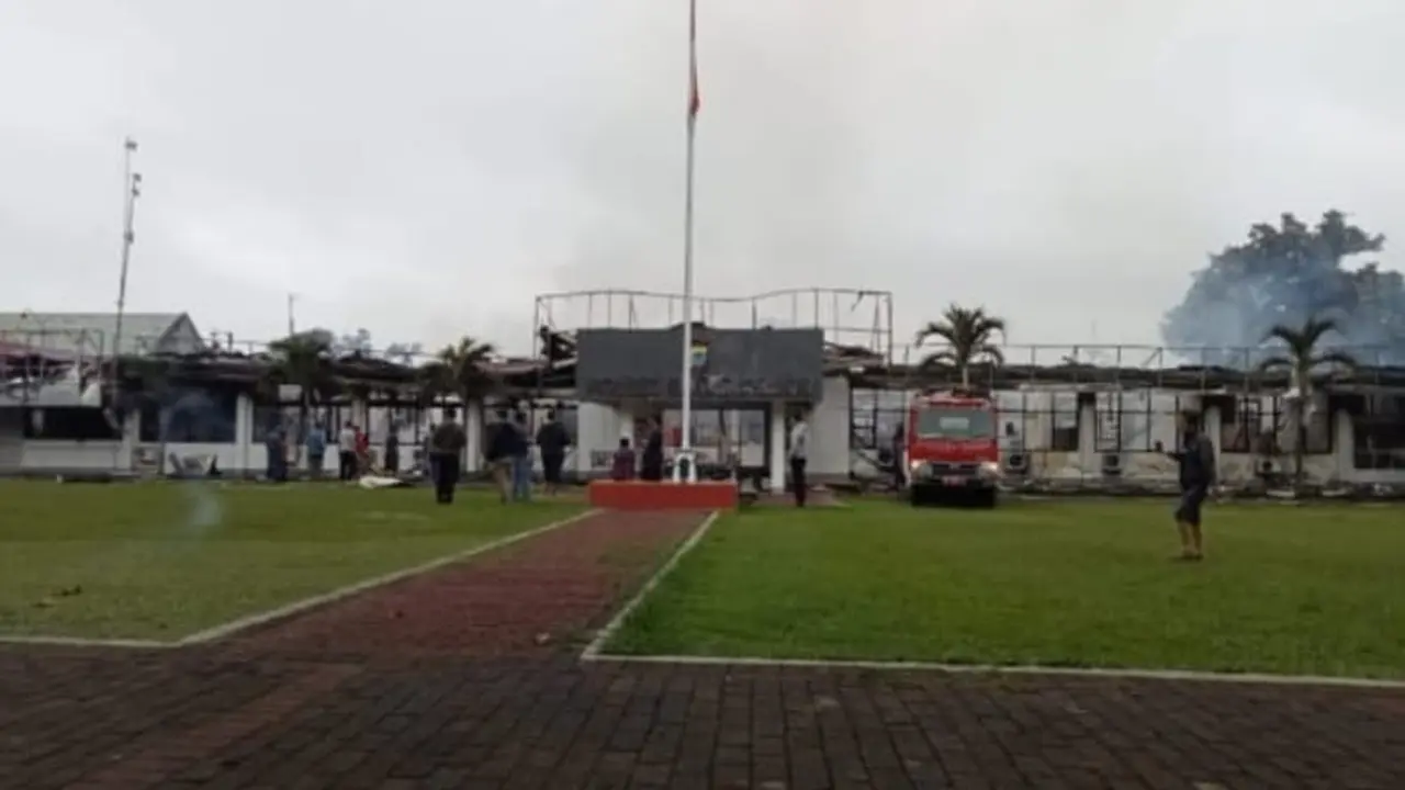 Mako Polres Kotamobagu yang terbakar pada Kamis (3/3/2022) dinihari.