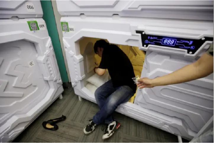 Bekerja memang menghabiskan energi dan buat mengantuk. Hotel kapsul di Tiongkok ini bisa jadi solusi pertama Anda. (Reuters/Jason Lee)