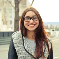 Ilustrasi remaja tersenyum. (Copyright Pexels/Andrea Piacquadio)