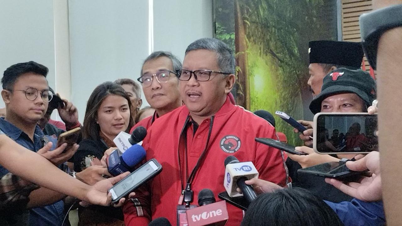 Hasto mengatakan, Budiman menerima sebuah penawaran. Tetapi, Budiman tak tergiur godaan Prabowo.