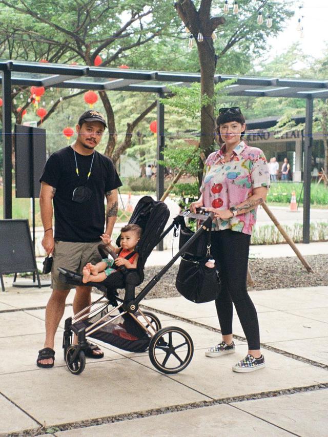 7 Potret Derby Romero saat Asuh Putrinya yang Makin Besar Ini Kompak Banget