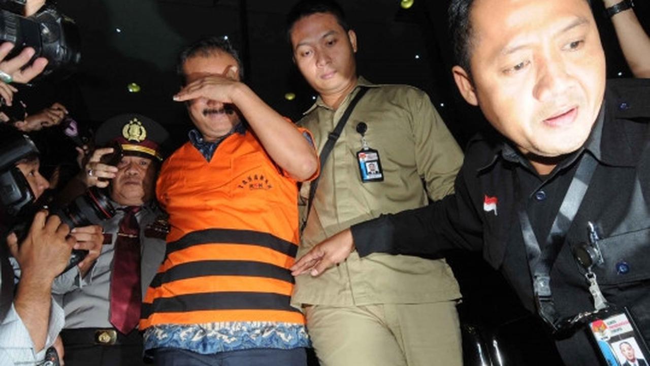 2 Tersangka lainnya, penyuap Dewie Yasin berseragam tahanan KPK