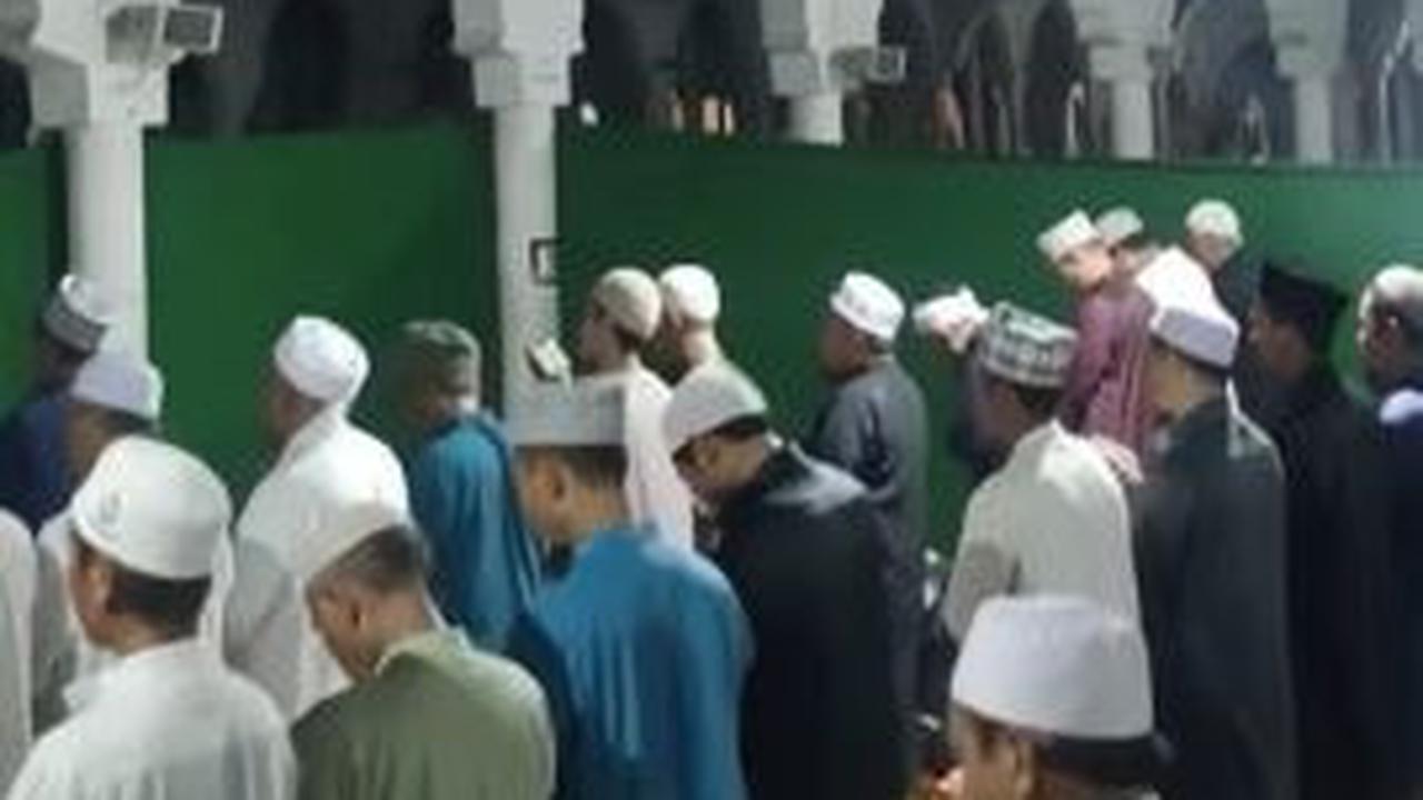 Bukan Arab, di Masjid Indonesia ada Tarawih dengan Durasi Terlama, Lafalkan 30 Juz Alquran