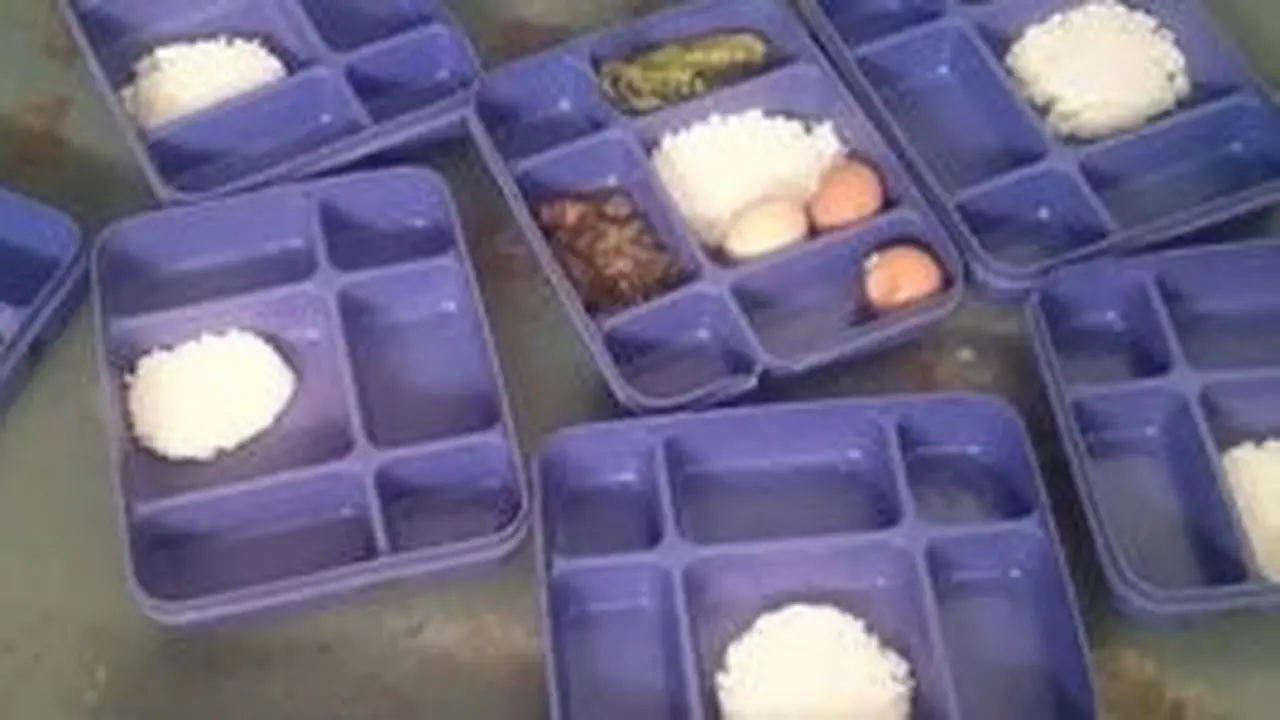 Sejumlah Kotak Makanan di Lapas Kelas II A Salemba