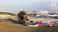 Sejumlah pembalap mengikuti Free Practice 1 (FP1) Formula E World Championship di Jakarta International ePrix Circuit, Ancol, Jumat (20/6/2025). (Liputan6.com/Herman Zakharia)