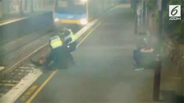 Seorang wanita yang diduga mabuk nyaris tertabrak kereta yang akan masuk ke sebuah stasiun.