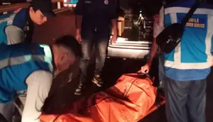 Terjebak dalam Mercy Terbakar Usai Tabrak Truk, Dua Tewas