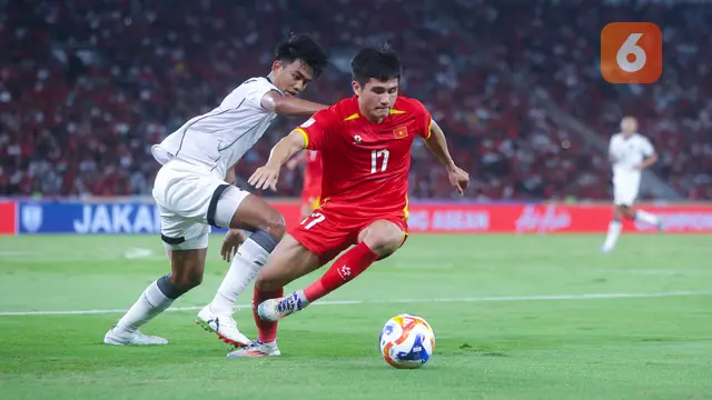 Foto: Perjuangan Bek Timnas Indonesia U-23 saat Menghalau Serangan Vietnam