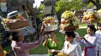 Hiasan Penjor Ramaikan Prosesi Perayaan Galungan