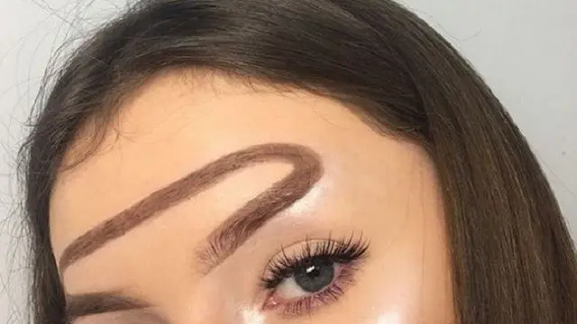 [Bintang] Super Unik, Begini Tampilan Alis Melingkar yang Sedang Viral di Social Media