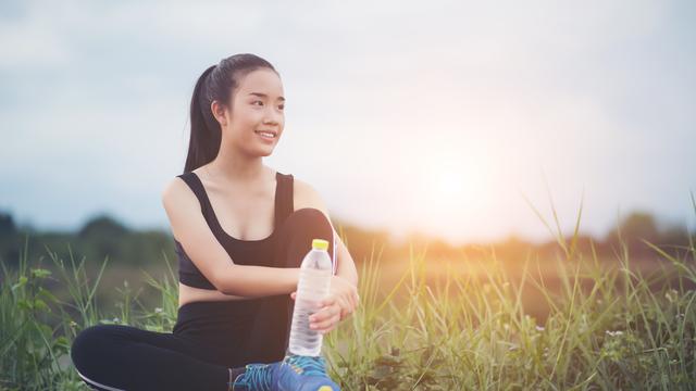 Ilustrasi pelari beristirahat setelah melakukan lari pemulihan/freepik.com/jcomp