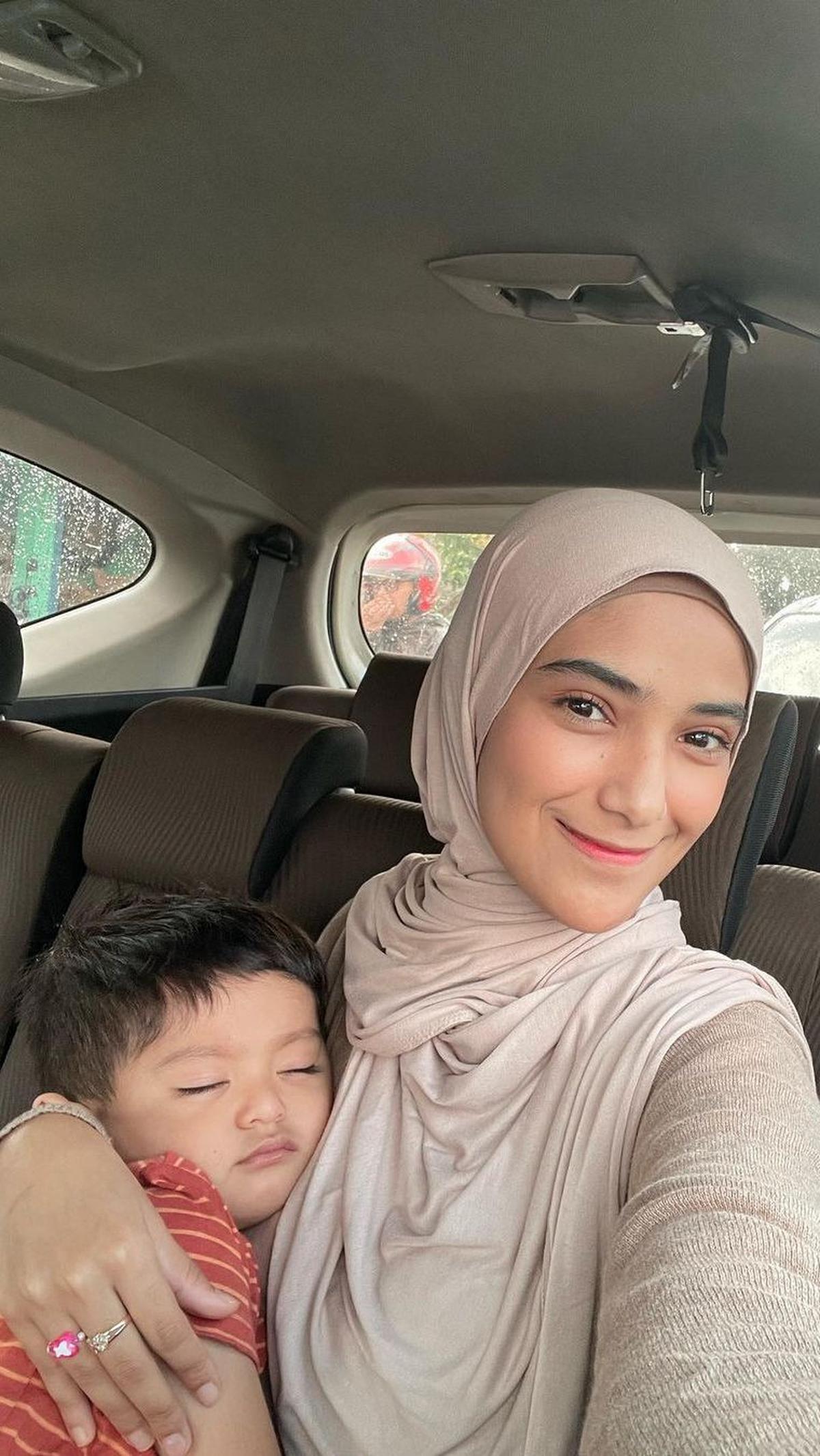 Selalu Nempel dengan Sang Ibu <br>