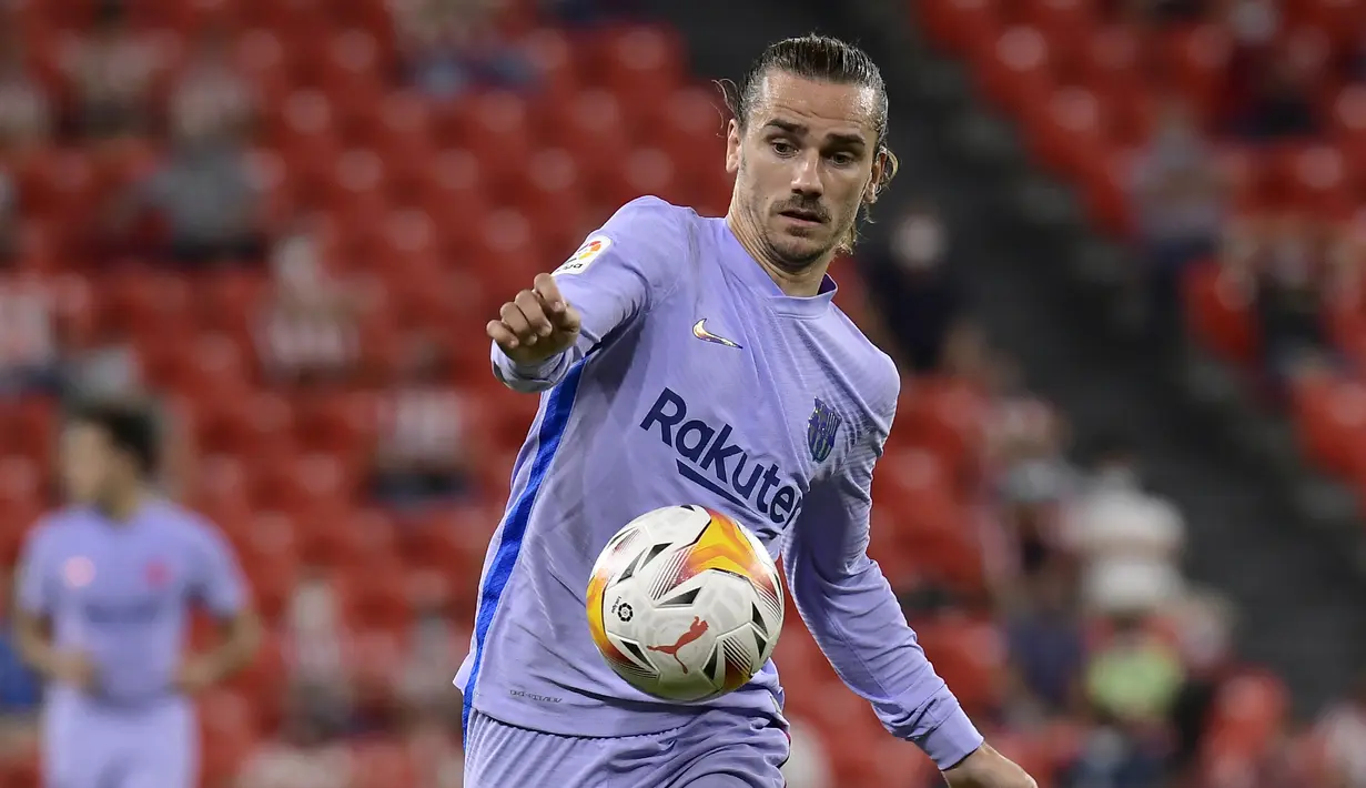 Pada menit ke-74 lagi-lagi Barcelona memiliki peluang untuk menyamakan kedudukan. Memanfaatkan bola muntah hasil tendangan lob Frenkie de Jong yang membentur tian gawang, sambaran Antoine Griezmann masih belum membuahkan hasil. (Foto: AP/Alvaro Barrientos)