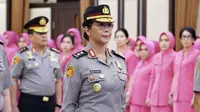 Polwan Rinny Shirley Theresia Wowor saat upacara  kenaikan pangkat golongan Pati Polri di Rupattama Mabes Polri. Kini yang bersangkutan menyandang pangkat Irjen. (Foto: Istimewa).