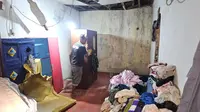 warga depok tinggal di rumah rawan ambruk (Liputan6.com/Dicky Agung Prihanto)