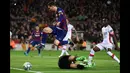 Sebelum hengkang dari Barcelona, Lionel Messi sempat mencatatkan rekor sebagai pencetak hattrick terbanyak di Liga Spanyol. Ia berhasil mengungguli catatan Cristiano Ronaldo saat di Real Madrid pada 8 Desember 2019 ketika mengalahkan Mallorca 5-1. La Pulga telah mengumpulkan 35 hat-trick atau unggul satu angka dari CR7, (AFP/Josep Lago)