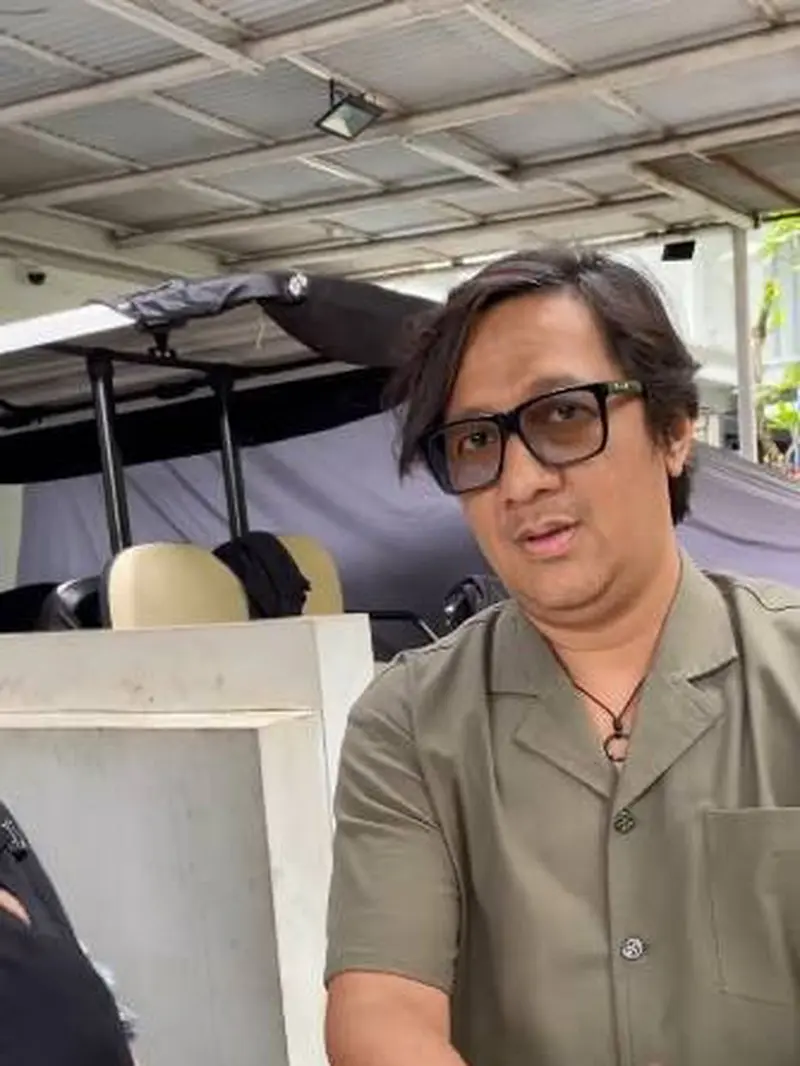 Beri Hadiah Mobil Untuk Nagita Slavina, Ekpresi Andre Taulany Jadi Sorotan