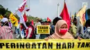 Massa saat menggelar aksi di depan Istana Negara, Jakarta, Senin (25/9). Mereka menyatakan sikap kepada pemerintah untuk menghentikan  perampasan dan Monopoli Tanah melalui program RAPS, serta berbagai skema lainnya. (Liputan6.com/Faizal Fanani)