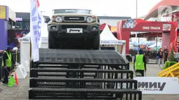 Suzuki menghadirkan pengalaman keseruan offroad di dalam area Indonesia International Motor Show (IIMS) 2025. (Liputan6.com/Herman Zakharia)