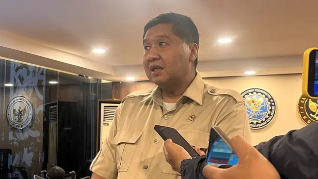 Menteri Perumahan dan Kawasan Permukiman (PKP), Maruarar Sirait, udah bertemu Ketua Dewan Ekonomi Nasional (DEN), Luhut Binsar Pandjaitan di Kantor Dewan Ekonomi Nasional, Kamis (23/7/2026). (Liputan6.com/Christian)