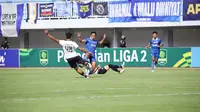 Aksi pemain PSIM Yogyakarta saat melawan Nusantara United di Stadion Mandala Krida, Yogyakarta, Rabu (13/12/2023). (Bola.com/Ana Dewi).