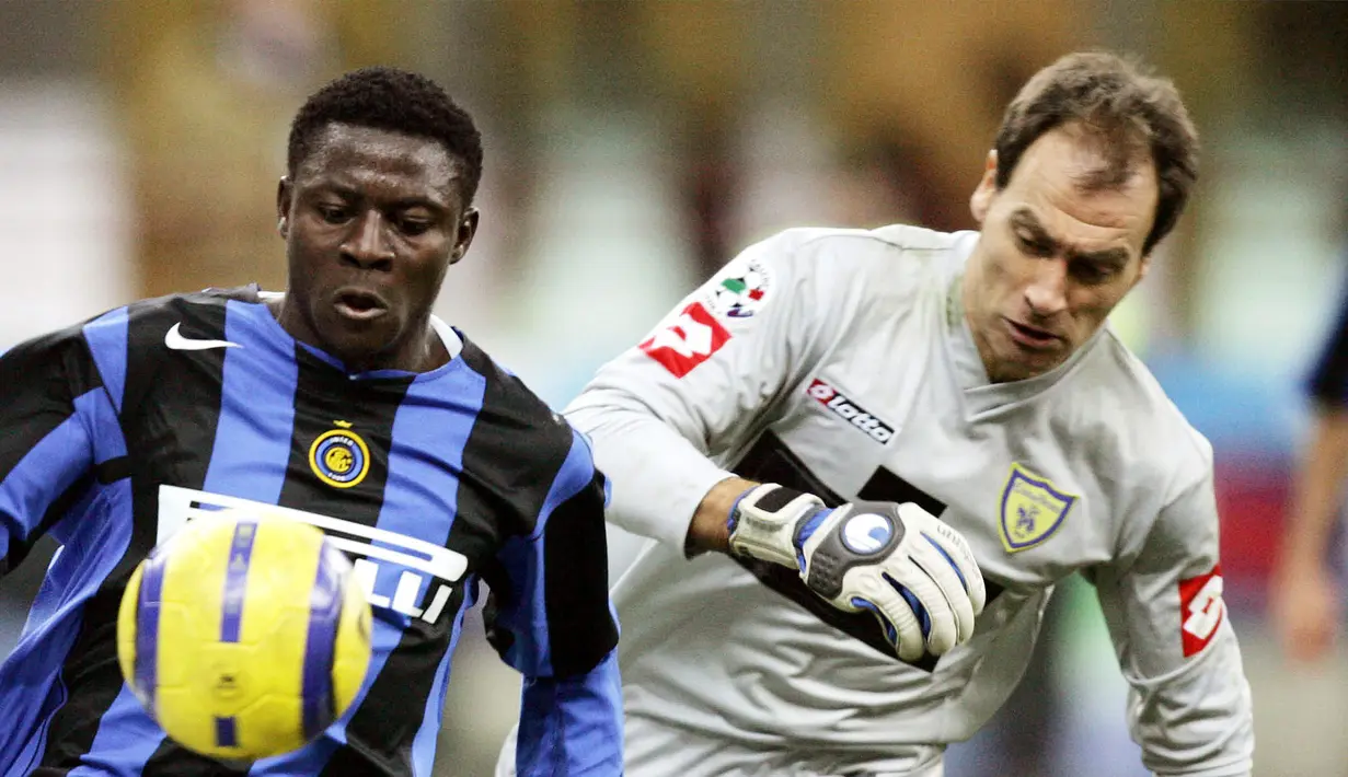Frank Rost mampu mencatatkan 35 clean sheet dari 87 penampilan di Liga Europa bersama tiga tim yang berbeda, yaitu Schalke 04, Werder Bremen, dan Hamburger SV. Pemain yang pensiun pada 2012 ini sekalipun tak mampu meraih gelar juara. (AFP/Patrik Stollarz)