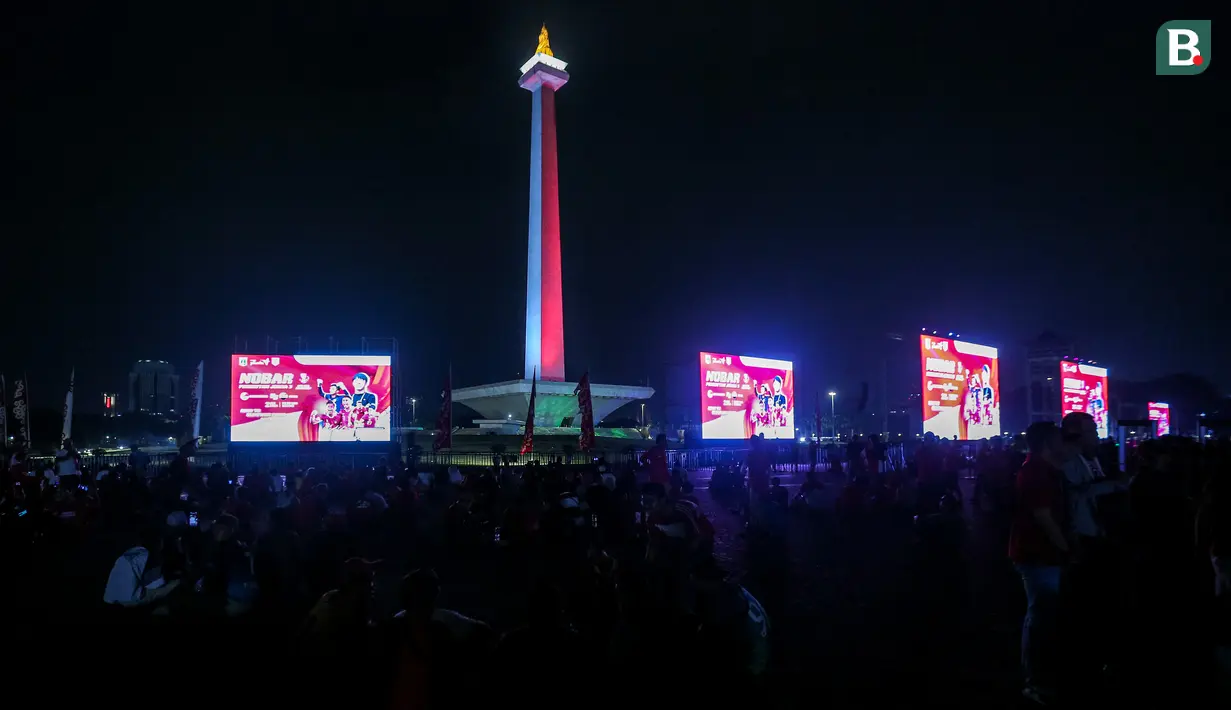 Suasana nonton bareng pertandingan perebutan juara ketiga Piala Asia U-23 2024 antara Timnas Indonesia U-23 melawan Irak U-23 di Kompleks Monumen Nasional (Monas), Jakarta, Kamis (03/05/2024). (Bola.com/Bagaskara Lazuardi)