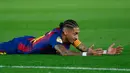Pemain Barcelona, Raphinha, tampak kecewa setelah laga melawan Atletico Madrid pada leg kedua Copa del Rey 2025/2026 di Stadion Camp Nou, Rabu (04/03/2026). (AP Photo/Joan Monfort)