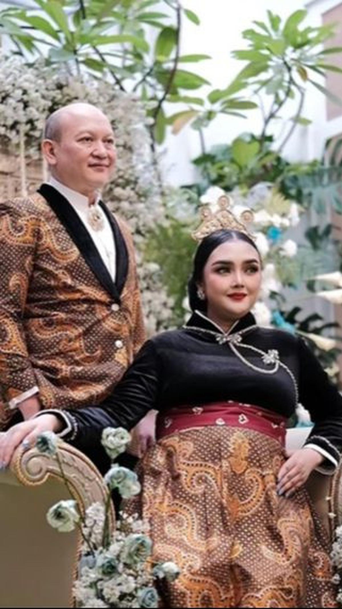 Dalam hitungan bulan, Suci akan melahirkan cicit Soeharto.&nbsp;