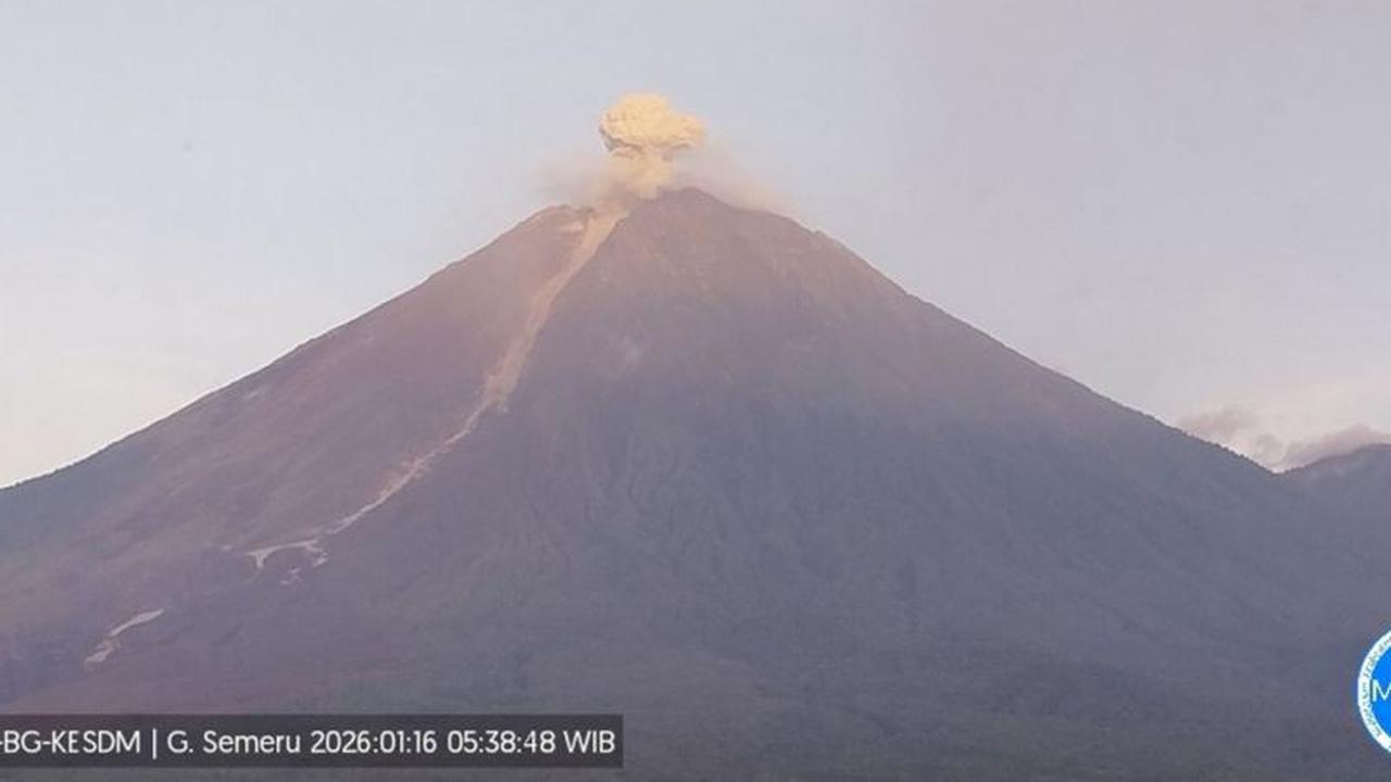 Gunung Semeru Alami 23 Kali Gempa Letusan dalam Enam Jam, Status Siaga Level III