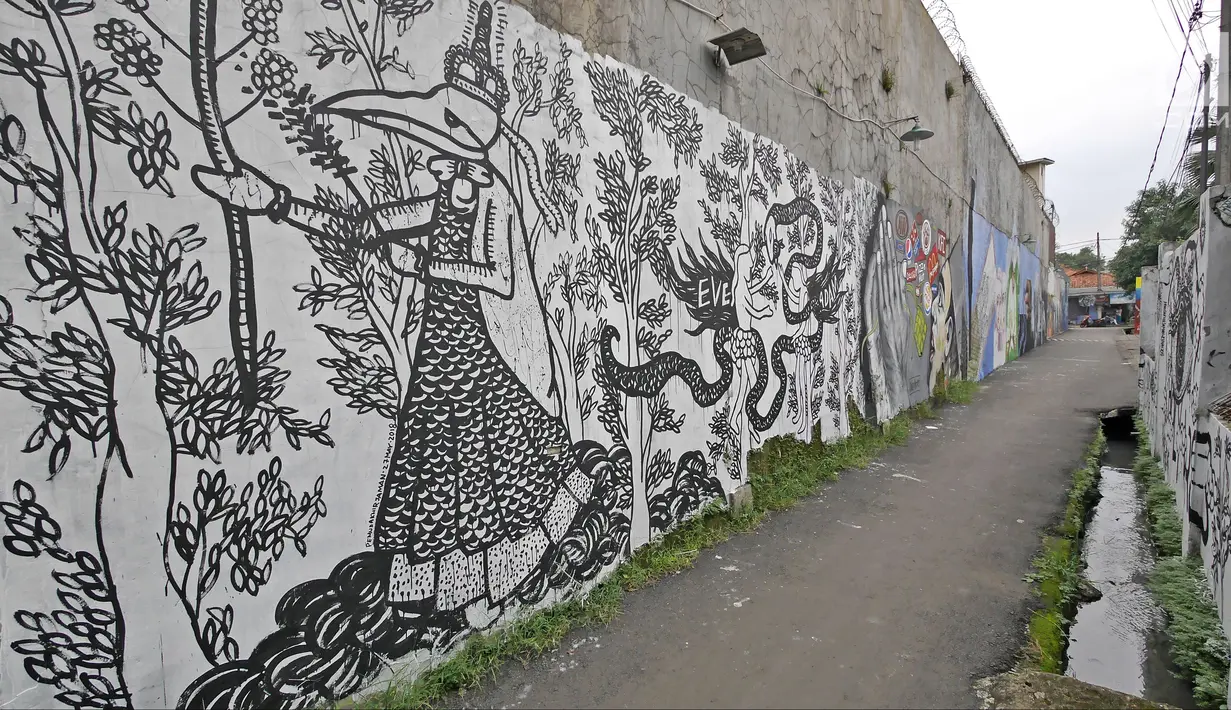 Pemandangan dinding berhias mural bertema Islami di Gang Abdul Jabar, Jagakarsa, Jakarta, Senin (28/5). (Liputan6.com/Herman Zakharia)