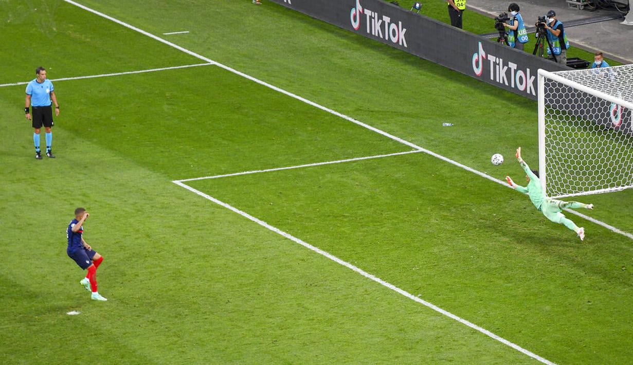 Sejauh ini Sommer telah bermain 65 kali untuk Swiss dengan catatan 25 kali nirbobol dan 59 kali kebobolan. (Daniel Mihailescu/Pool Photo via AP)