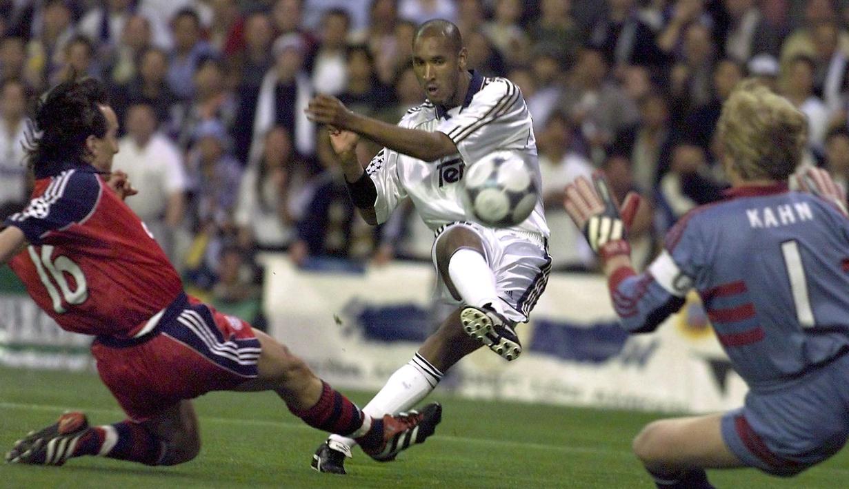 Nicolas Anelka merupakan striker andalan Arsenal. Pada 1999, Real Madrid tertarik untuk memboyongnya menuju Bernabeu. Sayangnya penampilannya di Los Blancos tak begitu cemerlang dan hanya bertahan satu musim saja. (Foto: AFP/Christophe Simon)