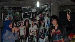 Dalam acara yang digelar di gang Potlot itu, Slank diwakili sang gitaris Abdee Negara, Jakarta, Kamis (26/6/14). (Liputan6.com/Miftahul Hayat)