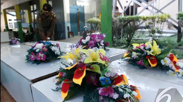 Penampakan Peti Jenazah untuk Penumpang AirAsia QZ8501