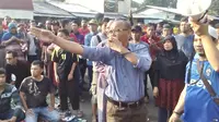 Anggota DPRD dari Fraksi Gerindra Syarif di lokasi penggusuran Rawajati, Jakarta Selatan. (Liputan6.com/Putu Merta Surya Putra)