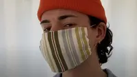 Cara mudah membuat masker dari sarung bantal (Dok.YouTube/LoveCrafts/Komarudin)