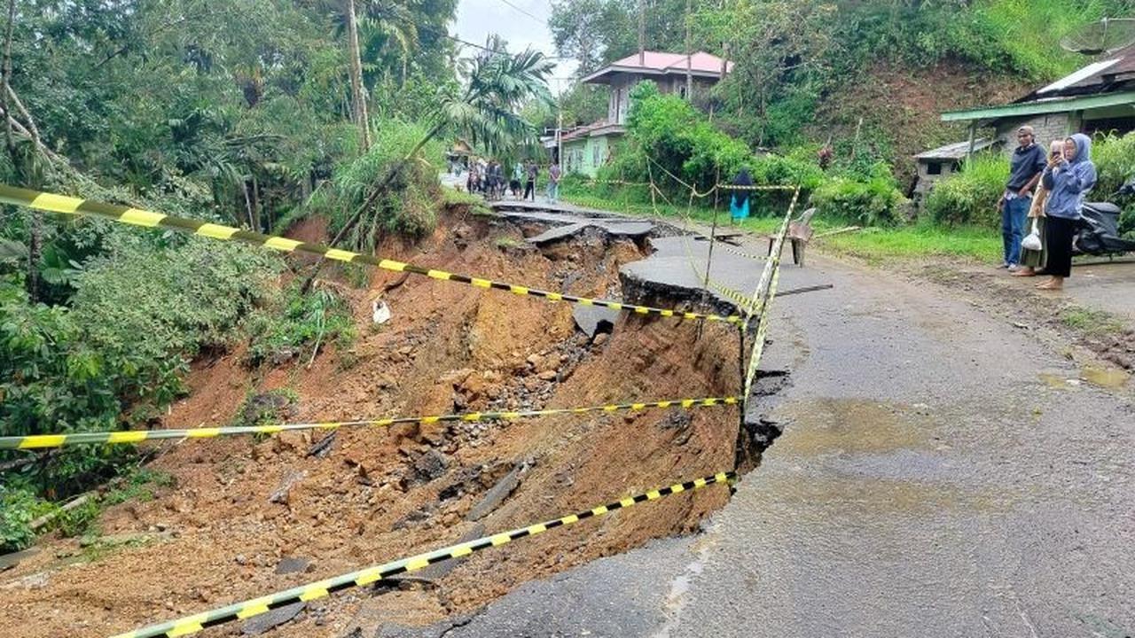 Terisolasi Longsor, Pemkab Agam Usulkan Bantuan Udara untuk Salurkan Logistik dan Evakuasi Korban