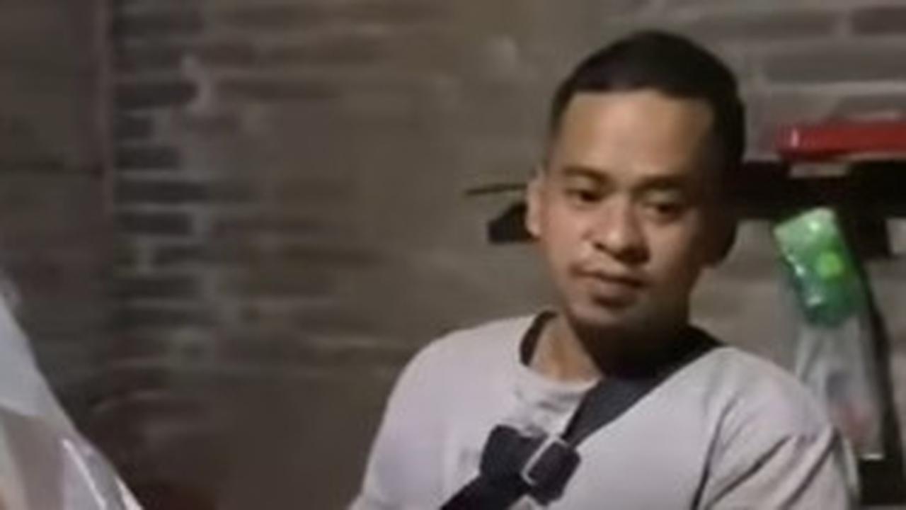 Pria Buka Warung 'Kejujuran', Ternyata Penglihatannya Cuma 10 Persen Hanya Bisa Meraba dan Berjuang Demi Keluarga