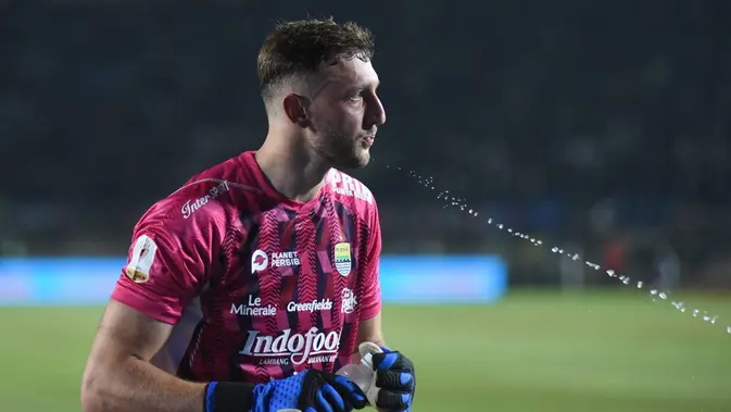 Mengapa Adam Przybek tak Kunjung Bermain untuk Persib Bandung di BRI Super League 2025/2026?