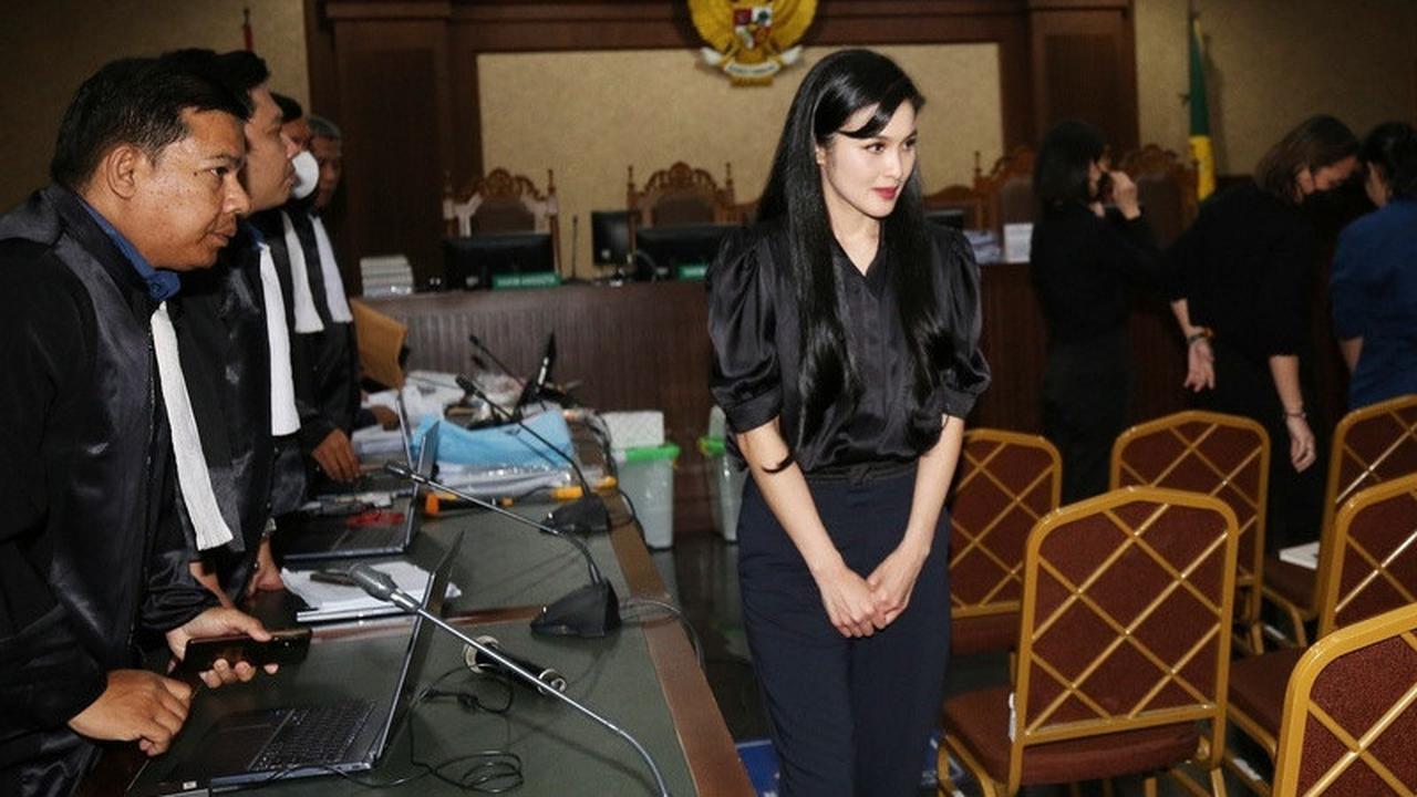 VIDEO: Depan Hakim, Suara Harvey Bergetar Duduk di Kursi Pengadilan Cium Tangan Sandra Dewi