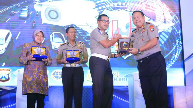 Polda Jawa Timur meluncurkan tilang elektronik atau Electronic Traffic Law Enforcement (E-TLE) di Surabaya, Jawa Timur pada Kamis, (16/1/2020). (Foto: Liputan6.com/Dian Kurniawan)