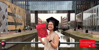 Rachel Amanda baru sempat mengambil ijazah gelar masternya di Belanda setelah dua tahun lulus. Berbeda dengan kebanyakan orang yang effort di momen kelulusan, Rachel Amanda justru pilih tampil simple [@auroramanda95]