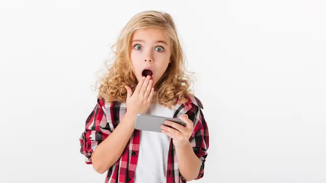 Segudang Dampak Negatif Menonton Video Porno pada Anak (Dean Drobot/Shutterstock)