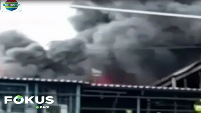 Gudang Penyimpanan Plastik di Penjaringan Ludes Dilalap Api