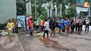 Sejumlah peserta Futsal Challenge Road to BPL melakukan pemanasan sebelum pertandingan. (Liputan6.com/Abdul Aziz Prastowo)