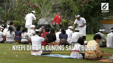 Sebagian umat Hindu di Jabodetabek merayakan nyepi dengan berdoa di Pura Khayangan Gunung Salak Bogor. Banyak diantara mereka yang datang sehari sebelumnya dan menginap di Pura khayangan .