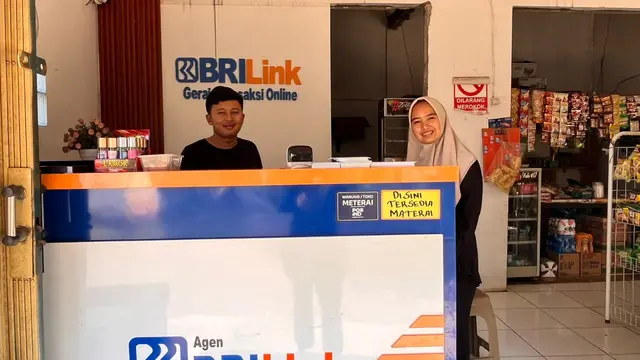 Rian Alpiana (30) bersama istrinya Anggi Pebriani