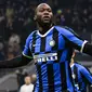 1. Romelu Lukaku - Bomber asal Belgia ini tampil sangat tajam dan produktif dalam mencetak untuk Inter Milan. Romelu Lukaku turut menyumbangkan dua gol dan satu assist saat Inter menghajar Shakhtar Donetsk 5-0 di semifinal Liga Europa. (AFP/Miguel Medina)