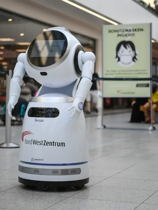 Foto  pada 12 September 2020 ini menunjukkan sebuah robot pintar yang berfungsi untuk menjelaskan langkah-langkah pencegahan COVID-19 di sebuah pusat perbelanjaan di Frankfurt, Jerman. (Xinhua/Lu Yang)